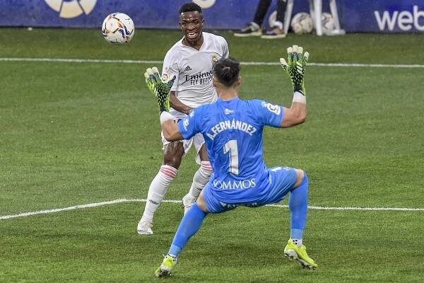Real Madrid spasil stoper Varane, Vaclík byl v Seville už aspoň na lavici