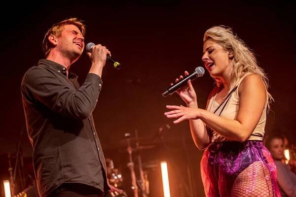 Anna Julie Slováčková pokřtila album Osudová, mezi hosty nechyběli Pokáč, Milan Peroutka nebo Marta Jandová