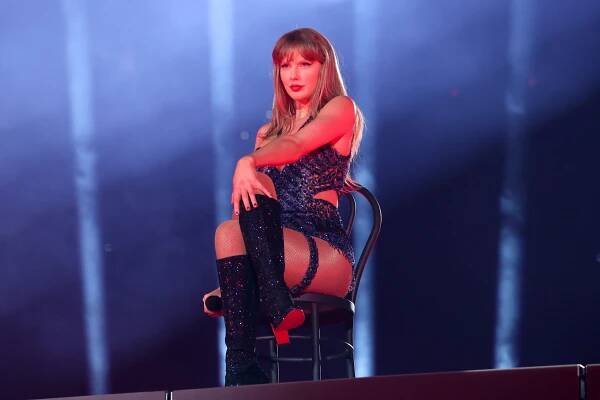 Taylor Swift Teases 'Look What You Made Me Do (TV)' in 'Handmaid's Tale'