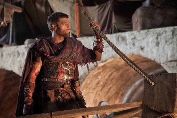 Spartakus - Pokrevní bratři - Z filmu - Liam McIntyre