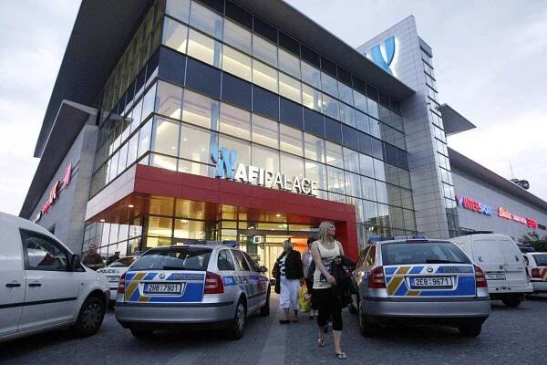 Anonym hrozil bombou v AFI Paláci