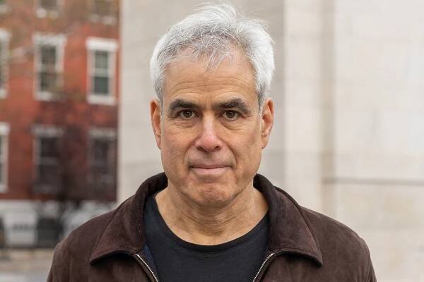 Portrait of Jonathan Haidt, author of Anxious Generation