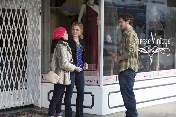 The Nine Lives of Chloe King - Z filmu - Gracie Gillam, Skyler Samuels, Grey Damon