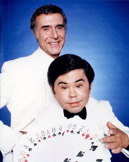 Ricardo Montalban and Hervé Villechaize in Ostrov šílených fantazií (1977)