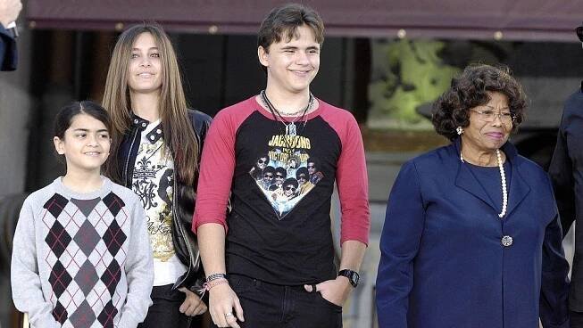 Paris Jackson byla před pokusem o sebevraždu zoufalá ze své jehovistické babičky Katherine - Super.cz
