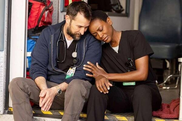 Noah Wyle and Tracy Ifeachor in The Pitt Season 1 - Episode 11