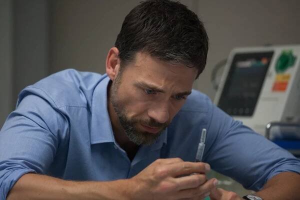 Tyran - Preventivní lék - Z filmu - Adam Rayner