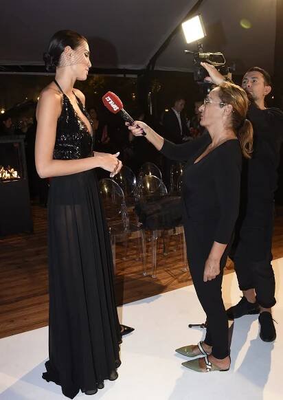 Výstřih až k pupíku a průsvitná sukně: Miss Kopíncová držela drastickou dietu, při výšce 184 cm má 93 cm přes boky