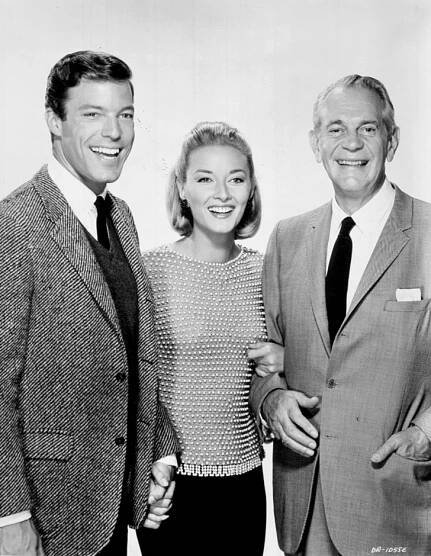 File:Richard Chamberlain Daniela Bianchi Raymond Massey Dr Kildare 1964.JPG - Wikimedia Commons