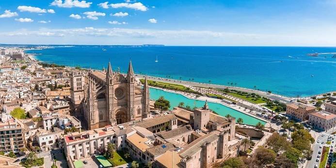 Zpáteční letenka z Brna do Palma de Mallorca včetně kabinového zavazadla