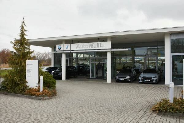 Showroom BMW AutoWallis Hradec Králové - BMW AutoWallis - BMW Praha, BMW Hradec Králové - Březhrad a BMW Pardubice