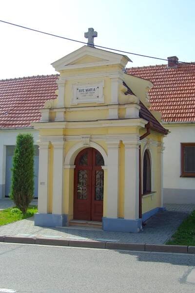 Soubor:Brno-Chrlice - kaplička v Zámecké ulici.jpg – Wikipedie