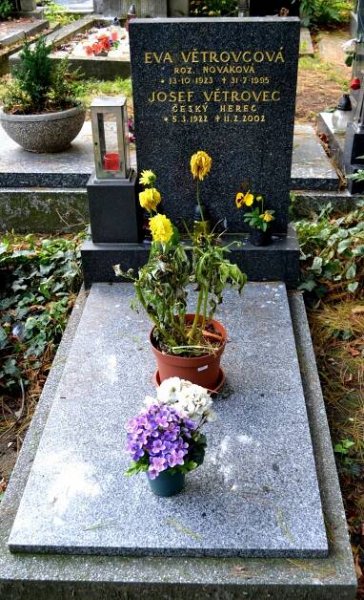 Soubor:Josef Větrovec hrob.JPG