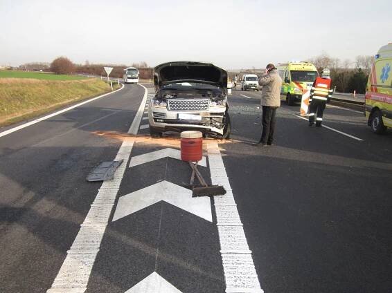 Tři profesionální jednotky zasahovaly u dopravní nehody dvou automobilů na dálnici D1 u Vyškova | POŽÁRY.cz - ohnisko žhavých