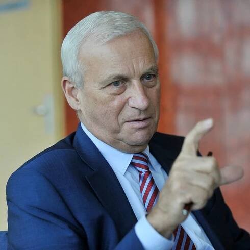 Stoklásek řeší v Rusku další problém. Tamní škola si nárokuje jeho výrobní techniku