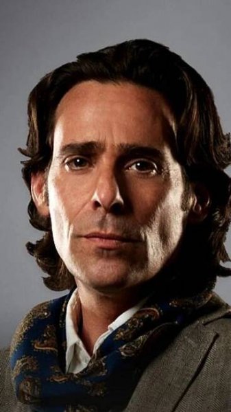 Simon Hardwick (James Callis)