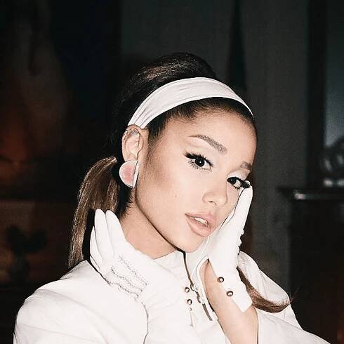 Ariana Grande in a ponytail with wide headband