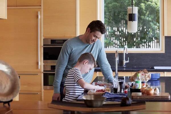 Robert Buckley, Jake Ennis - Láska z televizní obrazovky - Z filmu