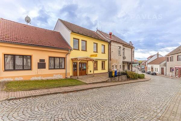 Prodej rodinného domu, 195 m2, Ledenice, ulice Náměstí, okres České Budějovice