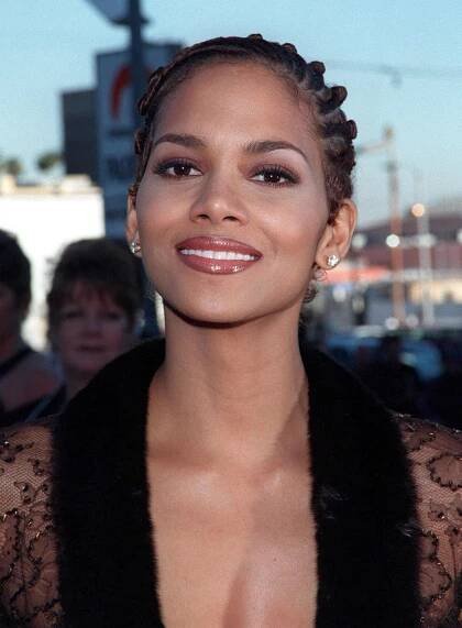 38 Beautiful Halle Berry Hairstyles: Long and Short Haircuts