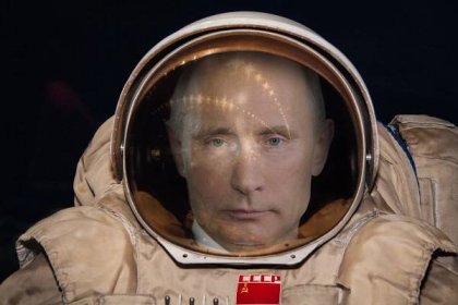 Putin si stěžoval na krádeže na kosmodromu. Co takhle osedlat medvěda a zakročit?