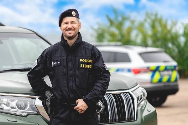 Cizinecká policie neřeší jen nelegální migraci a padělané doklady. Jde o velmi pestrou práci