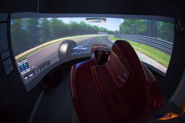 simulátor formule - kokpit Ferrari