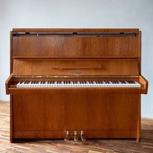 Pianino Petrof, model Opera 126