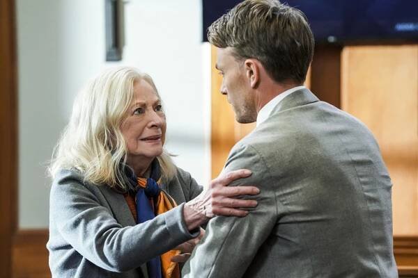 All Rise - Bye Bye Bernie - Z filmu - Debra Mooney, Wilson Bethel