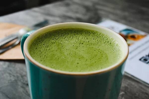Matcha: Japonský nápoj válečníků dobývá české kavárny - NašeTéma.cz