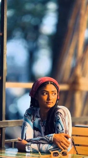 Bhoomi Shetty stuns in chic box-braid look