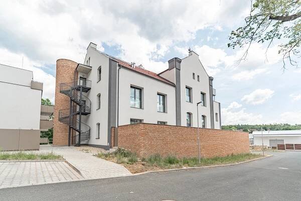 Nadstandardní byt 4+kk s terasou a krytým parkovacím stáním, 10 minut jízdy z centra Brna | Reality.iDNES.cz 