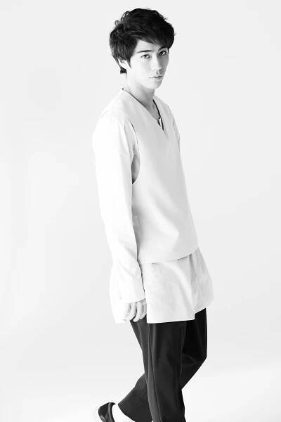 Kento Kaku / 賀来 賢人 actor Elle Japan
