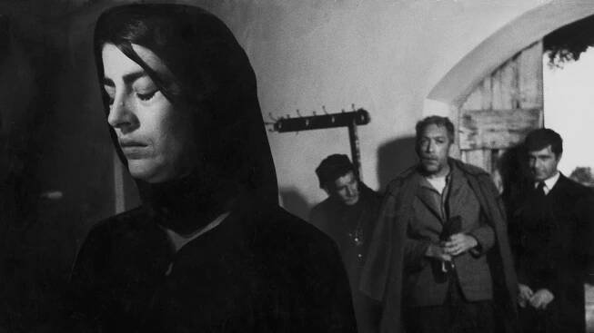 Irene Papas, Actress in ‘Zorba,’ ‘Z’ and Greek Tragedies, Is Dead at 96