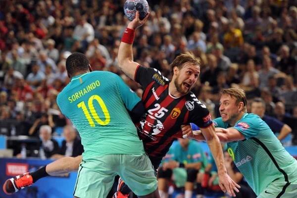 Jíchovi s Barcelonou uteklo finále Ligy mistrů o jednu branku, Skopje narazí na PSG