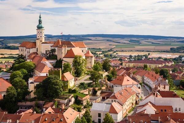 Mikulov: srdce vinařské turistiky na jižní Moravě - Dokonalá žena