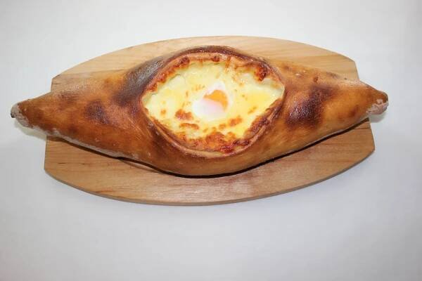 Arménsko-kavkazská kuchyně: holubci, chačapuri i menu se šašliky pro 2 osoby v restauraci na Smíchově