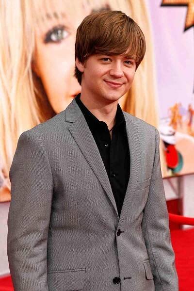 Jason Earles arrives at the premiere of Walt Disney Picture's 