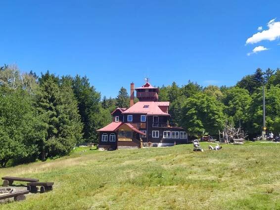 Čtyři turistické trasy na vrchol Malá Prašivá