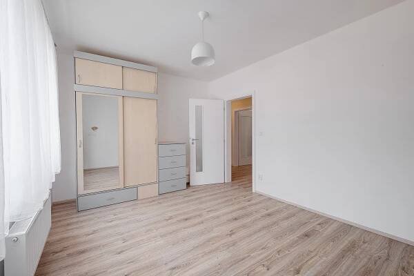 Pronájem bytu 3+kk s garážovým stáním a předzahrádkou, Mladá Boleslav, Viničná | Ing. Tereza Vlčková, realitní makléřka