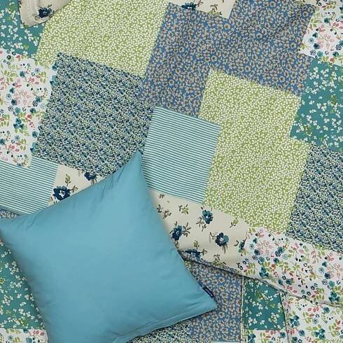 SCANquilt - povlečení KLASIK kvítka patch bílozelenomodrá 140 x 200/70 x 90 Značka SCANquilt