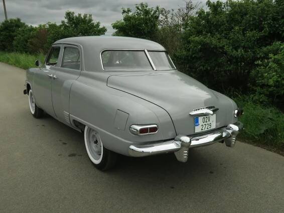 Studebaker je dávno zaniklá americká značka, která vyráběla superpohodlná auta. Champion DeLuxe je toho skvělým důkazem