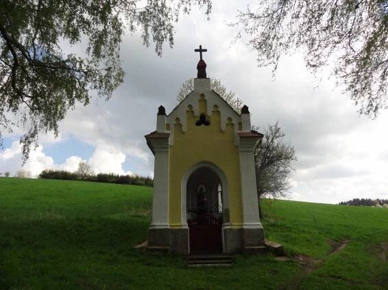 DESTINACE POŠUMAVÍ | Plánice - Nicov – kaple Panny Marie nad pramenem