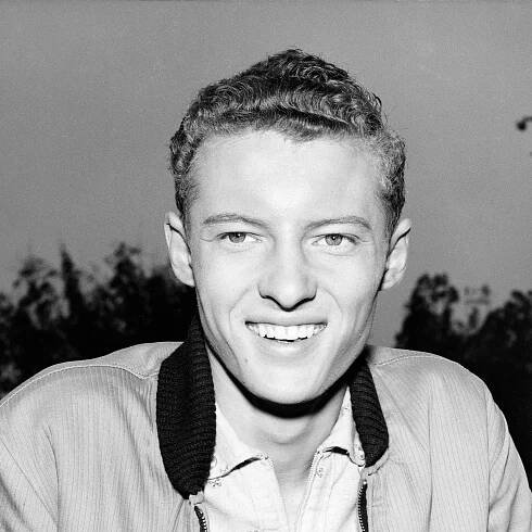 Ken Osmond, the Troublemaker Eddie Haskell on ‘Beaver’, Dies at 76
