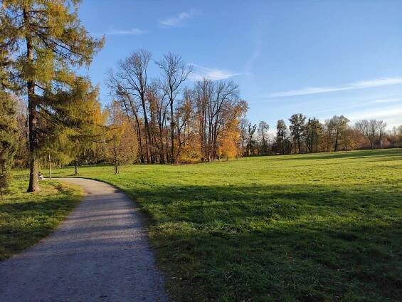 Soubor:Park Boženy Němcové, Karviná-Fryštát.jpg