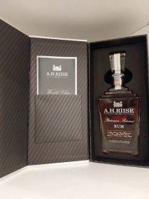 A.H.Riise Platinum Reserve 43 % | Rums.cz
