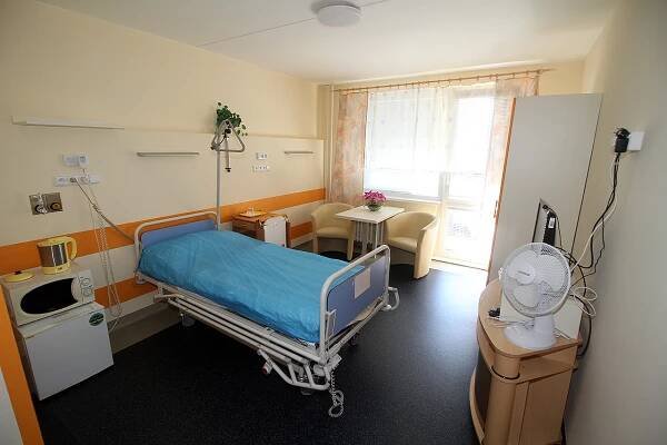Nemocnice v K.Varech po havárii elektrozařízení na několik hodin omezila provoz