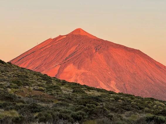Vyprahlou pouští až pod vrchol Pico del Teide (Montaña Colorada -> Refugio Altavista) | Naše toulání