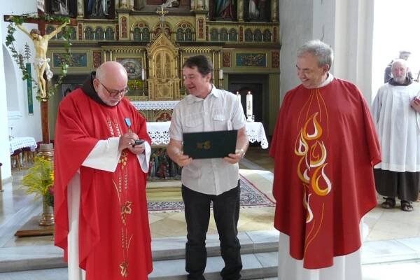 Pocta br. Bernardínovi – Františkáni