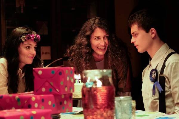 Lily Donoghue, Lisa Edelstein, Lucas Jade Zumann - Rady dr. Ptáka smutným básníkům - Z filmu